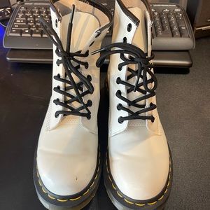 Doc Martens Air Ware white size 7